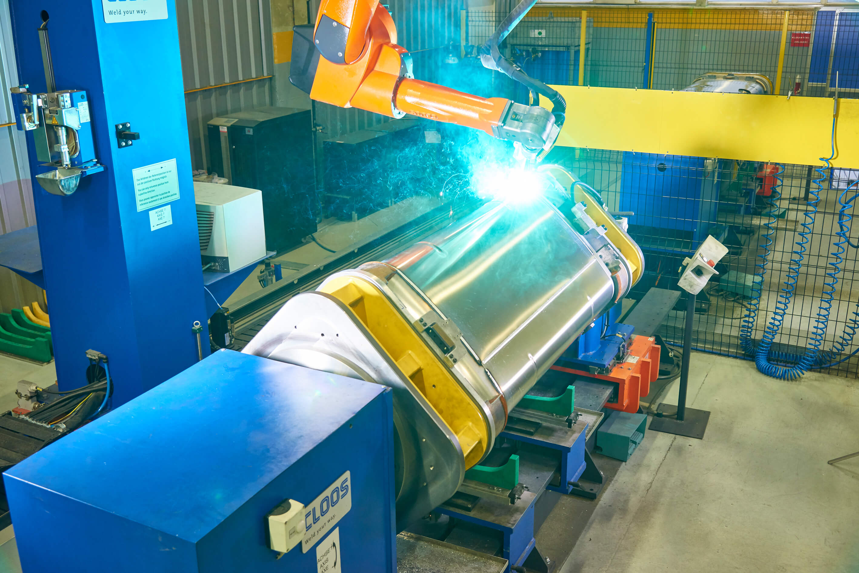 AKP Otomotiv schweißt Aluminium-Tanks mit CLOOS-Roboter