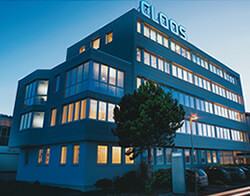 2014 - CLOOS dále udržuje globálně úspěšný kurz