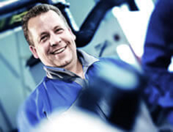 Unser Service-Team steht Ihnen jederzeit <br />mit Rat und Tat zur Seite: